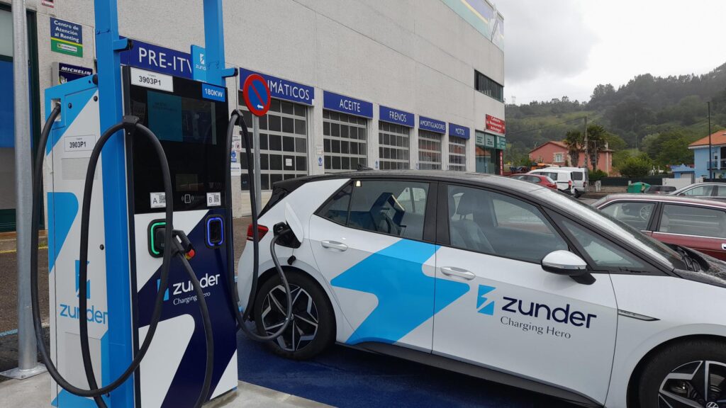 Estación de Carga Ultra-rápida de Zunder en Corrales de Buelna