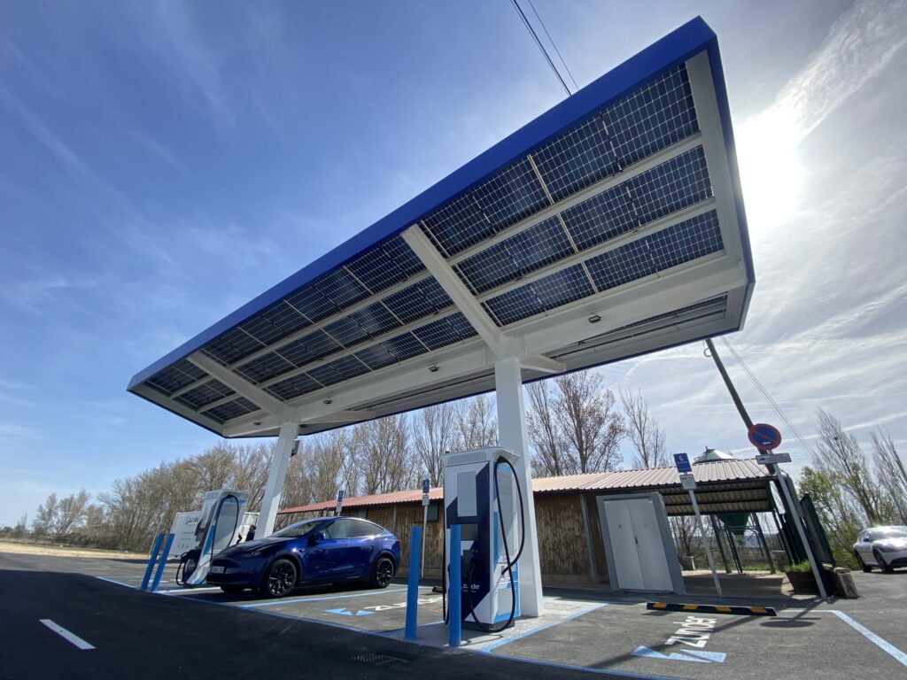 Estación de Carga Ultra-rápida de Zunder en Dueñas