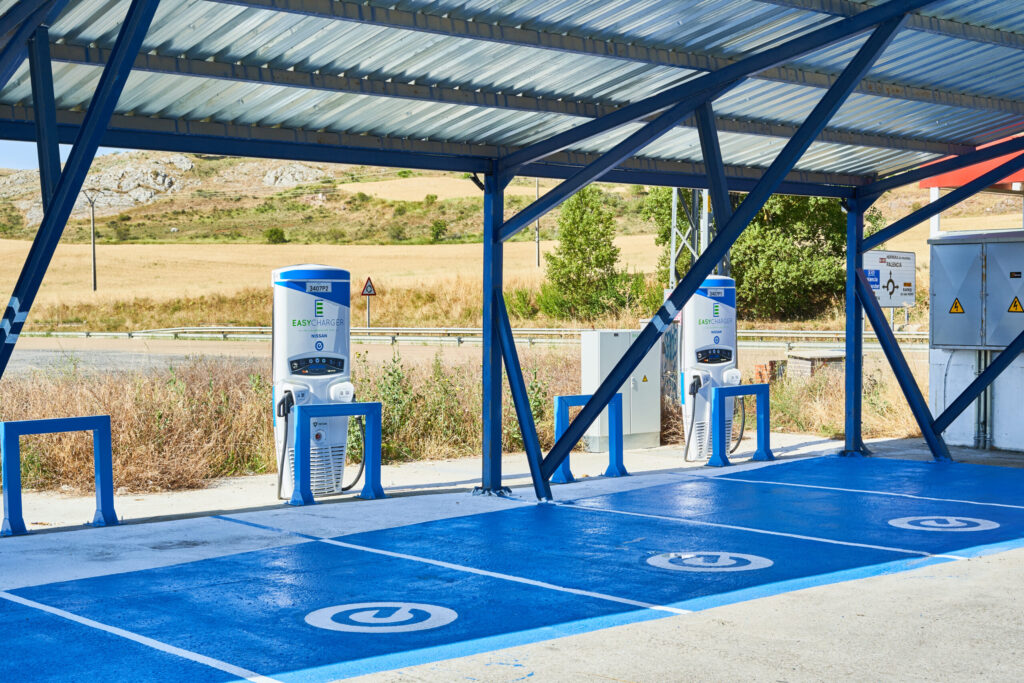 Instalar punto de carga para vehículos eléctricos en Estación de Servicio