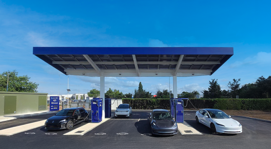 Station de Recharge Ultra-Rapide Zunder à Genas