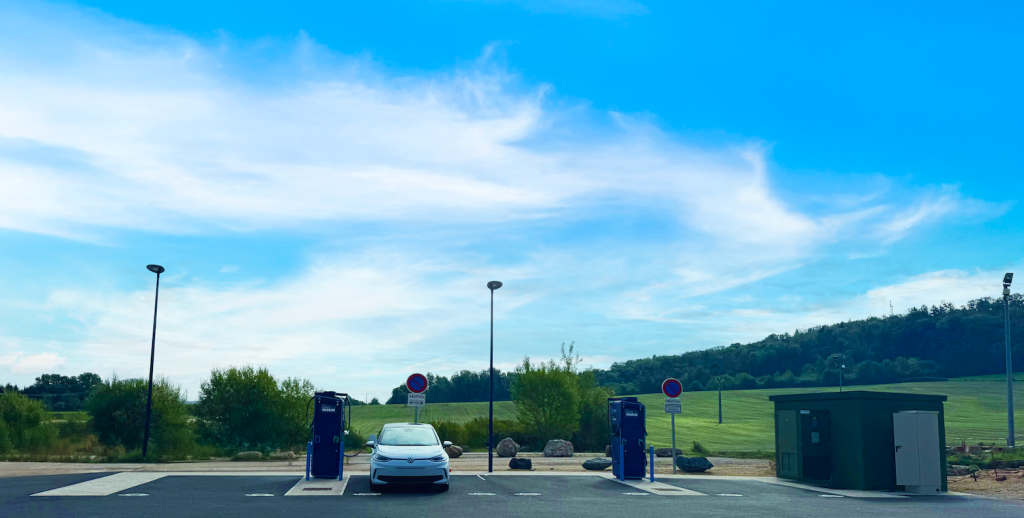 Station de recharge ultra-rapide Zunder à Charmes (Vosges)
