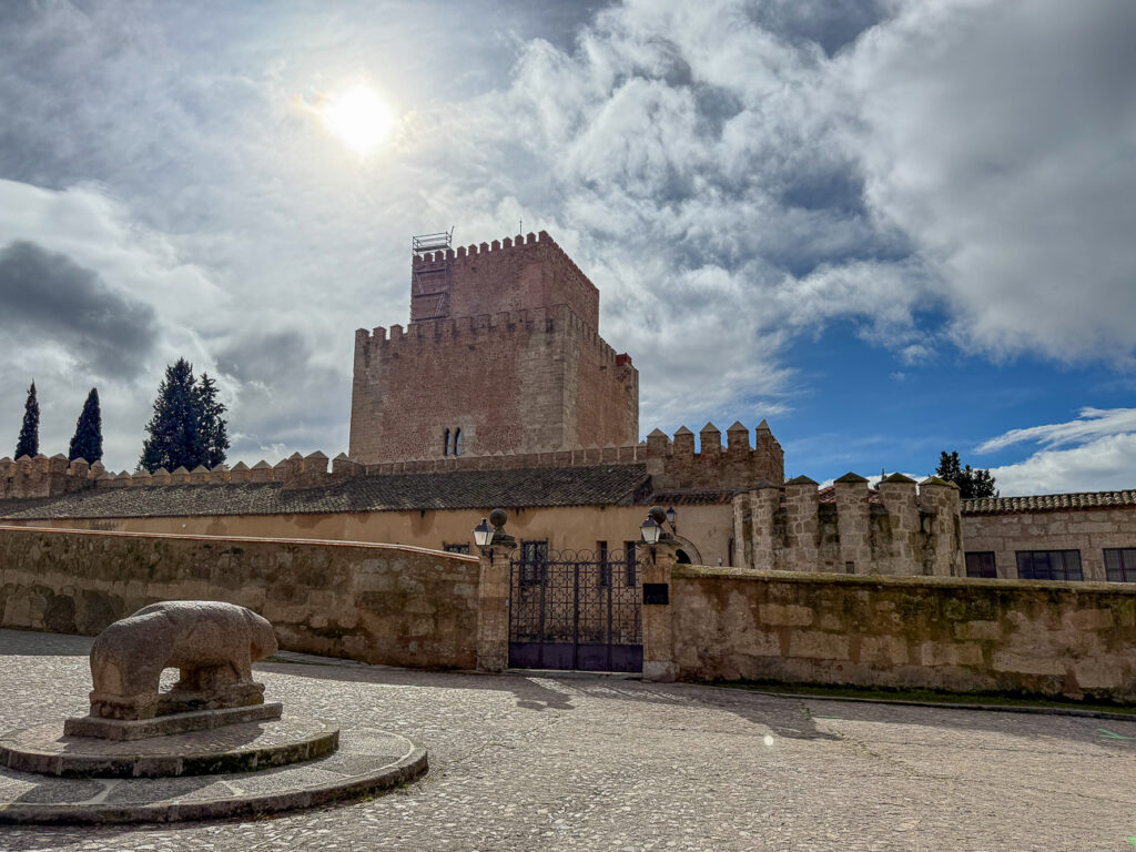Parada en el parador de Ciudad Rodrigo viajando con coche electrico